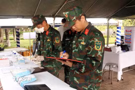 Quy trình thực hiện công tác lấy mẫu hài cốt liệt sỹ chưa được xác định thông tin được thực hiện chặt chẽ, khoa học và an toàn tuyệt đối. (Ảnh: Xuân Khu/TTXVN)