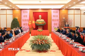 Tổng Bí thư Tô Lâm gặp mặt Đoàn kiều bào tiêu biểu tham dự Chương trình Xuân Quê hương 2026. (Ảnh: An Đăng/TTXVN)