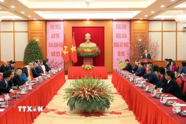 Tổng Bí thư Tô Lâm gặp mặt Đoàn kiều bào tiêu biểu tham dự Chương trình Xuân Quê hương 2026. (Ảnh: An Đăng/TTXVN)