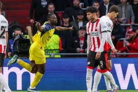 Union Saint Gilloise (áo vàng) tạo nên địa chấn ngay lần đầu thi đấu tại Champions League.