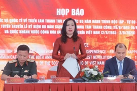 Thứ trưởng Bộ Ngoại giao Lê Thị Thu Hằng phát biểu tại Họp báo về triển lãm thành tựu đất nước ngày 22/8. (Ảnh: Minh Quyết/TTXVN)