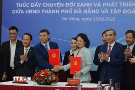 Lễ ký kết bản ghi nhớ về thúc đẩy chuyển đổi xanh và phát triển bền vững giữa UBND thành phố Đà Nẵng và Tập đoàn Vingroup. (Ảnh: Văn Dũng/TTXVN)