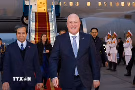 Thủ tướng New Zealand Christopher Luxon đã đến Hà Nội, bắt đầu thăm chính thức Việt Nam và dự Diễn đàn Tương lai ASEAN lần thứ hai. (Ảnh: Doãn Tấn/TTXVN)