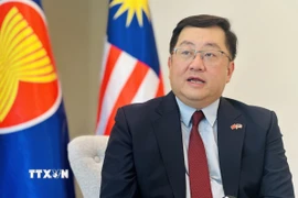 Đại sứ Malaysia tại Việt Nam Dato' Tan Yang Thai trả lời phỏng vấn của phóng viên TTXVN. (Ảnh: Việt Đức/TTXVN)