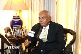 Cựu Tùy viên quân sự Ấn Độ tại Việt Nam, Tướng P.K Chakravorty trả lời phỏng vấn của phóng viên TTXVN tại New Delhi. (Ảnh: Ngọc Thúy/TTXVN)