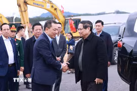 Thủ tướng Phạm Minh Chính đến dự Lễ khởi công xây dựng dự án Đường dây 500KV Lào Cai-Vĩnh Yên. (Ảnh: Dương Giang/TTXVN)