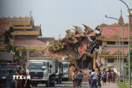 Cảnh đổ nát sau trận động đất tại Mandalay, Myanmar. (Ảnh: THX/TTXVN)