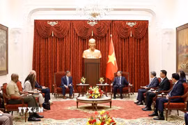 Tổng Bí thư, Chủ tịch nước Tô Lâm tiếp Quyền Bộ trưởng Bộ Hải quân Hoa Kỳ Hùng Cao. (Ảnh: Thống Nhất/TTXVN)