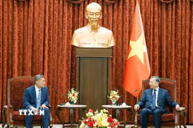 Tổng Bí thư, Chủ tịch nước Tô Lâm tiếp Quyền Bộ trưởng Bộ Hải quân Hoa Kỳ Hùng Cao. (Ảnh: Thống Nhất/TTXVN)