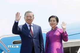 Tổng Bí thư, Chủ tịch nước Tô Lâm và Phu nhân rời Hà Nội, lên đường thăm chính thức Thái Lan. (Ảnh: Thống Nhất/TTXVN)