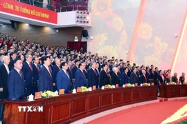 Tổng Bí thư Tô Lâm và các đại biểu thực hiện nghi lễ chào cờ. (Ảnh: Thống Nhất/TTXVN)