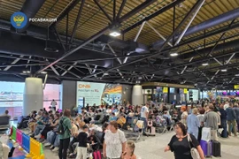 Hành khách tại sân bay Sheremetyevo hôm 6/7. (Nguồn: Telegram)