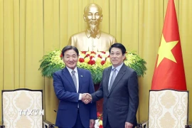 Chủ tịch nước Lương Cường tiếp ông Park Chang Dal, Đặc phái viên của Tổng thống Hàn Quốc. (Ảnh: Lâm Khánh/TTXVN)