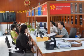 Bộ phận tiếp nhận và trả kết quả tại xã Bình Khánh, huyện Cần Giờ, Thành phố Hồ Chí Minh vẫn hoạt động bình thường. (Ảnh: Hữu Duyên/TTXVN)