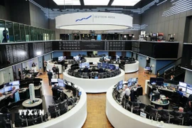 Giao dịch viên tại sàn chứng khoán Frankfurt, Đức. (Ảnh: THX/TTXVN)