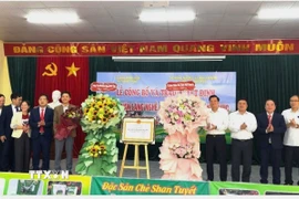 UBND xã Đồng Phúc nhận quyết định công nhận Làng nghề chè Shan Tuyết Bằng Phúc, xã Đồng Phúc, tỉnh Thái Nguyên. (Ảnh: TTXVN phát)