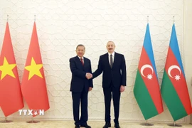 Tổng Bí thư Tô Lâm và Tổng thống Azerbaijan Ilham Aliyev chụp ảnh chung. (Ảnh: Thống Nhất/TTXVN)