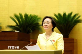 Bộ trưởng Bộ Nội vụ Phạm Thị Thanh Trà trình bày Tờ trình dự án Luật Cán bộ, công chức (sửa đổi). (Ảnh: Phương Hoa/TTXVN)