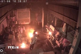 Hiện trường nơi xảy ra vụ tưới xăng đốt nghi do mâu thuẫn tình cảm, tối 6/1/2025 tại phường Long Hoa, tỉnh Tây Ninh. (Ảnh: TTXVN phát)