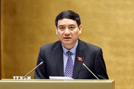 Ủy viên Ủy ban Thường vụ Quốc hội Nguyễn Đắc Vinh trình bày Báo cáo giải trình, tiếp thu, chỉnh lý dự thảo Luật sửa đổi, bổ sung một số điều của Luật Quảng cáo. (Ảnh: Doãn Tấn/TTXVN)