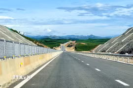 Đoạn cao tốc Vạn Ninh-Cam Lộ. (Ảnh: Nguyên Linh/TTXVN)