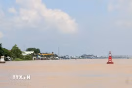 Việc vận hành mở xả lũ 2 cống Tha La, Trà Sư sẽ giúp điều tiết lũ cho vùng Tứ giác Long Xuyên. (Ảnh: Công Mạo/TTXVN)