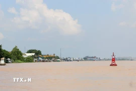 Việc vận hành mở xả lũ 2 cống Tha La, Trà Sư sẽ giúp điều tiết lũ cho vùng Tứ giác Long Xuyên. (Ảnh: Công Mạo/TTXVN)