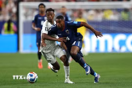 Cape Verde (áo xanh) vào vòng knock-out World Cup 2026 sau trận hòa Saudi Arabia. (Ảnh: AFP/TTXVN)