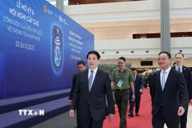 Chủ tịch nước Lương Cường kiểm tra công tác chuẩn bị và tổng duyệt Lễ mở ký Công ước Liên hợp quốc về chống tội phạm mạng (Công ước Hà Nội) tại Trung tâm Hội nghị Quốc Gia (Mỹ Đình, Hà Nội). (Ảnh: TTXVN)