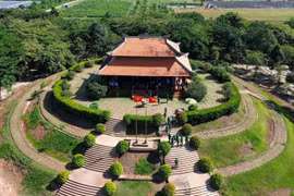 Trên mảnh đất biên cương Tây Ninh, Khu tưởng niệm liệt sỹ Thanh niên xung phong Thành phố Hồ Chí Minh là nơi những người đồng đội trở về tri ân và gặp lại nhau trong ký ức. (Ảnh: Giang Phương/TTXVN)