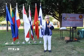 Đại sứ Việt Nam tại Israel Lý Đức Trung phát biểu tại buổi lễ. (Ảnh: Đức Trung/TTXVN)