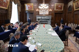 Phó Chủ tịch Quốc hội Trần Quang Phương hội kiến Chủ tịch Thượng viện Nhật Bản Sekiguchi Masakazu. (Ảnh: Xuân Giao/TTXVN)