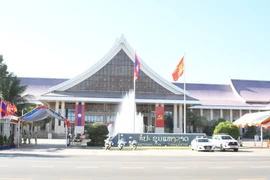 Trung tâm Hội nghị Quốc gia Lào trước giờ khai mạc Đại hội Đảng. (Nguồn: pasaxon)