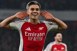 Leandro Trossard giúp Arsenal ngược dòng giành chiến thắng. (Nguồn: beinsports)