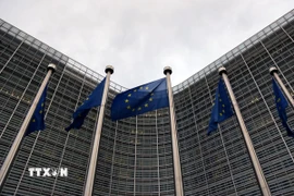 Cờ Liên minh châu Âu tại Brussels, Bỉ. (Ảnh: THX/TTXVN)