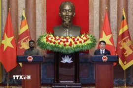 Chủ tịch nước Lương Cường và Tổng thống Sri Lanka Anura Kumara Dissanayaka tại cuộc gặp gỡ báo chí. (Ảnh: Lâm Khánh/TTXVN)
