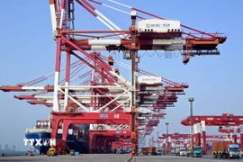 Quang cảnh cảng hàng hóa ở Thanh Đảo, tỉnh Sơn Đông, Trung Quốc. (Ảnh: THX/TTXVN)