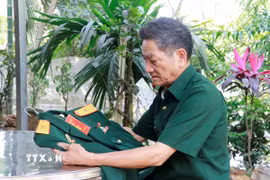 Cựu chiến binh Lương Khuyến Giang ở Tổ dân phố 6, thị trấn Yên Bình, huyện Yên Bình (Yên Bái) tự hào khi góp một phần vào Đại thắng mùa Xuân năm 1975. (Ảnh: Tuấn Anh/TTXVN)