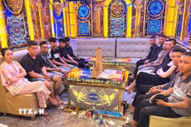 Các đối tượng dương tính với ma túy. (Ảnh: TTXVN phát)