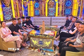 Các đối tượng dương tính với ma túy. (Ảnh: TTXVN phát)