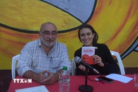 Lễ ra mắt Tuyển tập Chủ tịch Hồ Chí Minh tại Montevideo. (Ảnh: TTXVN phát)