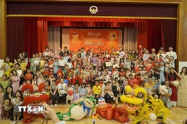 Đêm hội Tết Trung Thu của các bé Việt Nam tại khu vực Tokyo. (Ảnh: Phạm Tuân/TTXVN)