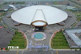 Sảnh vào chính của Trung tâm Triển lãm Việt Nam được trang hoàng chuẩn bị cho ngày khánh thành. (Ảnh: Quốc Khánh/TTXVN)