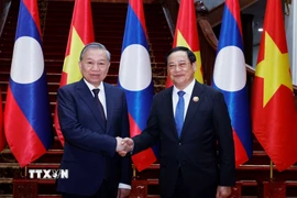 Tổng Bí thư Tô Lâm hội kiến Thủ tướng Lào Sonexay Siphandone. (Ảnh: Thống Nhất/TTXVN)