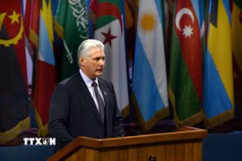Chủ tịch Cuba Miguel Diaz-Canel phát biểu tại một hội nghị ở Havana. (Ảnh: THX/TTXVN)