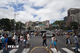 Người dân di chuyển trên đường phố thủ đô Caracas, Venezuela ngày 31/12/2025. (Ảnh: THX/TTXVN)