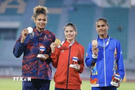 Tuyển thủ Nguyễn Thị Ngọc xuất sắc giành chiến thắng trên đường chạy 400m nữ để trở thành nhà vô địch SEA Games 33. (Ảnh: Minh Quyết/TTXVN)