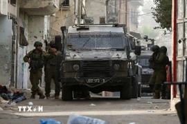 Các lực lượng Israel được triển khai tại Nablus, Bờ Tây. (Ảnh: THX/TTXVN)