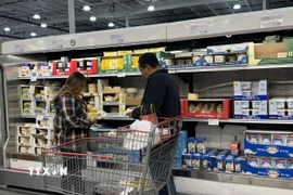 Khách hàng mua sắm tại siêu thị Costco ở bang Maryland. (Ảnh: Đoàn Hùng/TTXVN)