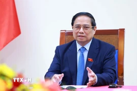 Thủ tướng Phạm Minh Chính điện đàm với Thủ tướng Singapore Lawrence Wong. (Ảnh: Dương Giang/TTXVN)